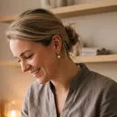 Voorbeeldfoto van een kapster aan het werk in haar salon